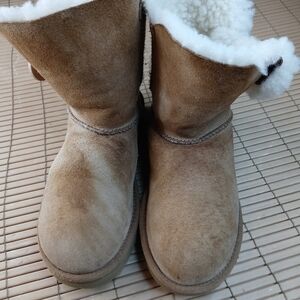 UGG Bailey Button Chestnut Brown Suede Sheepskin Lined Boots Women's 6 1016226.